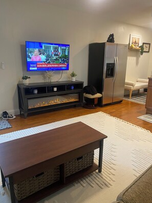 Economy Apartment, Courtyard View | Living area