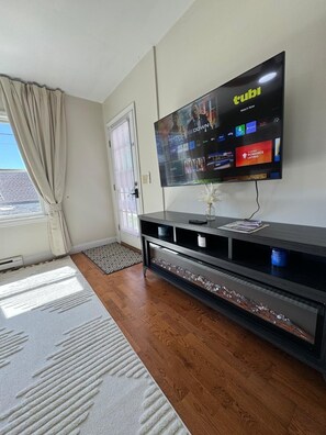 Economy Apartment, Courtyard View | Living area - Central Lake Placid Hideaway (Lake Placid)