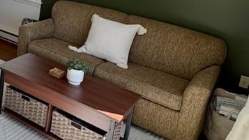 Economy Apartment, Courtyard View | Living area