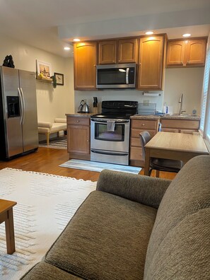 Economy Apartment, Courtyard View | Private kitchen