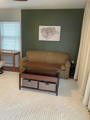 Economy Apartment, Courtyard View | Living area