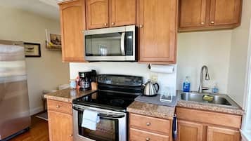 Economy Apartment, Courtyard View | Private kitchen