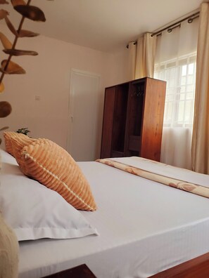 3 dormitorios, tabla de planchar con plancha, wifi gratis y ropa de cama