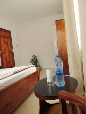 3 عدّة غرف نوم ومكواة/لوح كي وواي فاي مجانًا وملاءات أسرّة