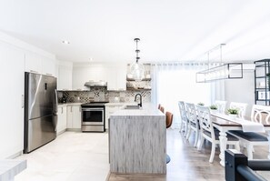 Micro-ondes, four, plaque de cuisson, lave-vaisselle