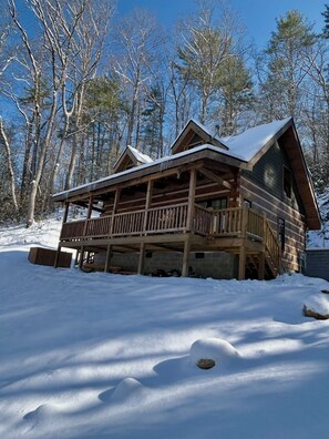 Exterior - Newly built authentic log cabin 2 BR in Townsend, Peaceful Side of the Smokies (Townsend)