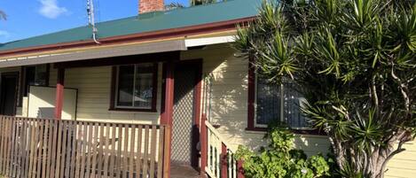 تفاصيل الفندق من الخارج