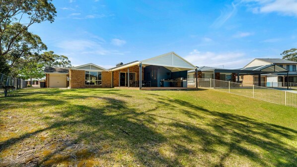 Exterior - The Quay To Sussex - Waterfront property close to town (Sussex Inlet)