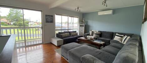 تلفزيون ذكي