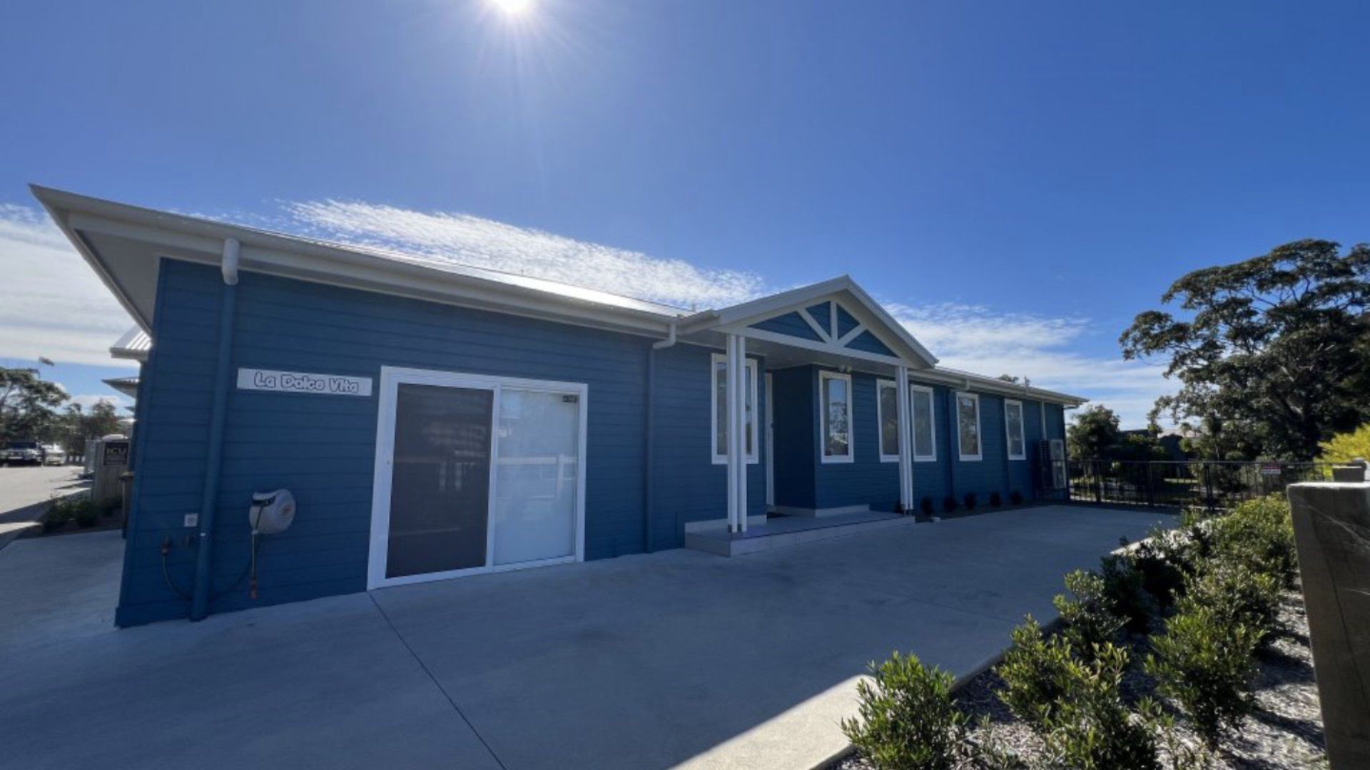 المنشأة من الخارج