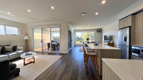 La Dolce Vita - Beautiful spacious Waterfront home