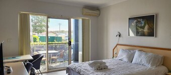 Jopen Motel Unit 4 - In the heart of town