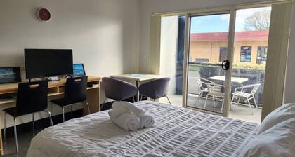 Jopen Motel Unit 6 - In the heart of town