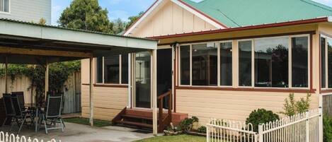 المنشأة من الخارج