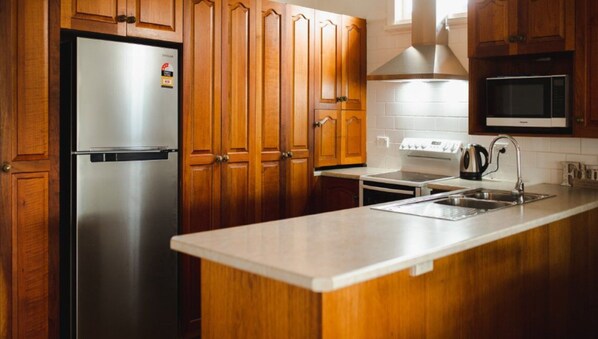 Mikrovågsugn, ugn, diskmaskin och brödrost