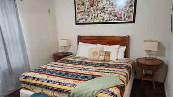 4 bedrooms, iron/ironing board, WiFi, bed sheets