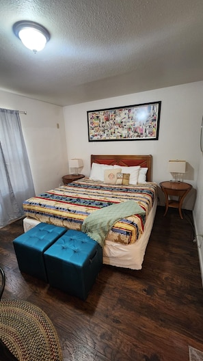 4 bedrooms, iron/ironing board, WiFi, bed sheets