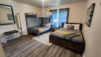 4 bedrooms, iron/ironing board, WiFi, bed sheets