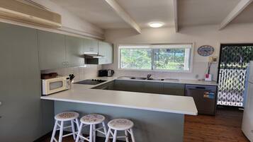 Microwave, oven, stovetop, dishwasher