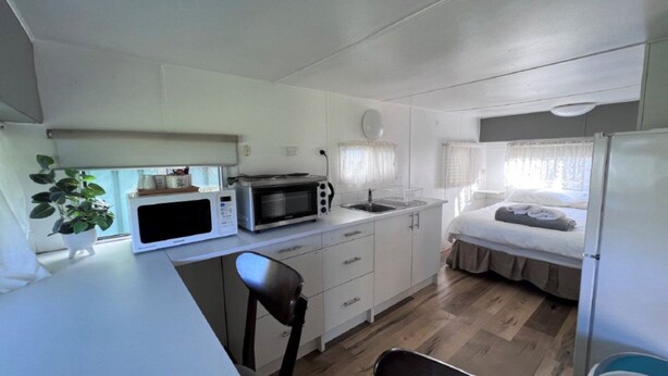 Unclassified image, 1 of 7, button - Van 6 Sussex House Holiday Park (Sussex Inlet)