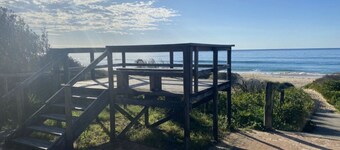 HAPPY DAYZ Only 2 Hours From Sydney