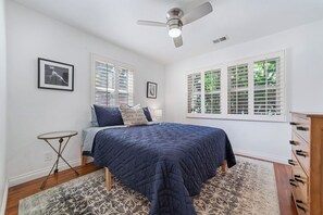 3 habitaciones, tabla de planchar con plancha, wifi y ropa de cama 