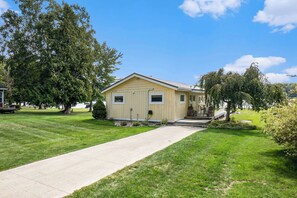 Exterior - Lakefront, Year-Round Stony Lake Hideaway (Shelby)