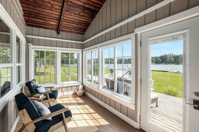 Lakefront, Year-Round Stony Lake Hideaway