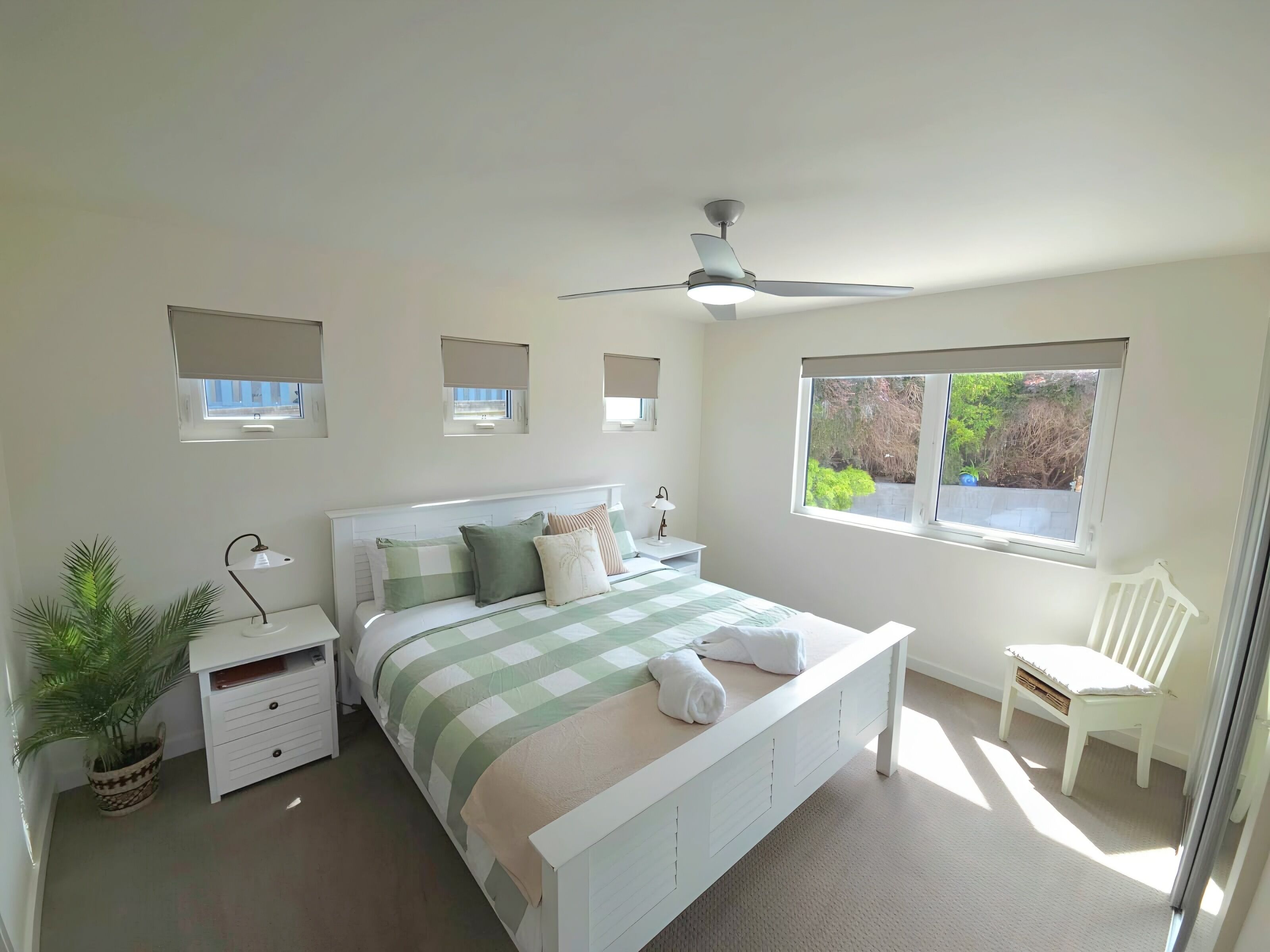 3 habitaciones, tabla de planchar con plancha, wifi y ropa de cama 