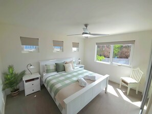 3 bedrooms, iron/ironing board, WiFi, bed sheets