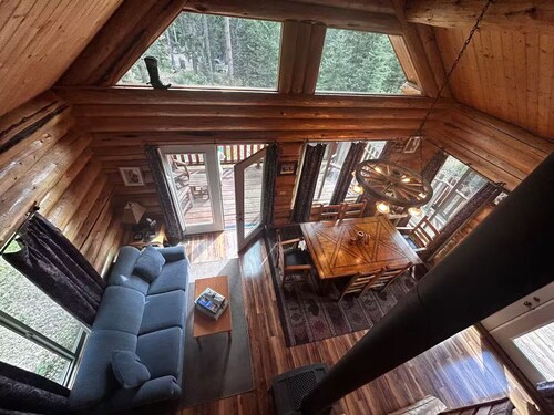 Lamar Valley Mountain Cabin