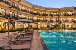 สระว่ายน้ำ