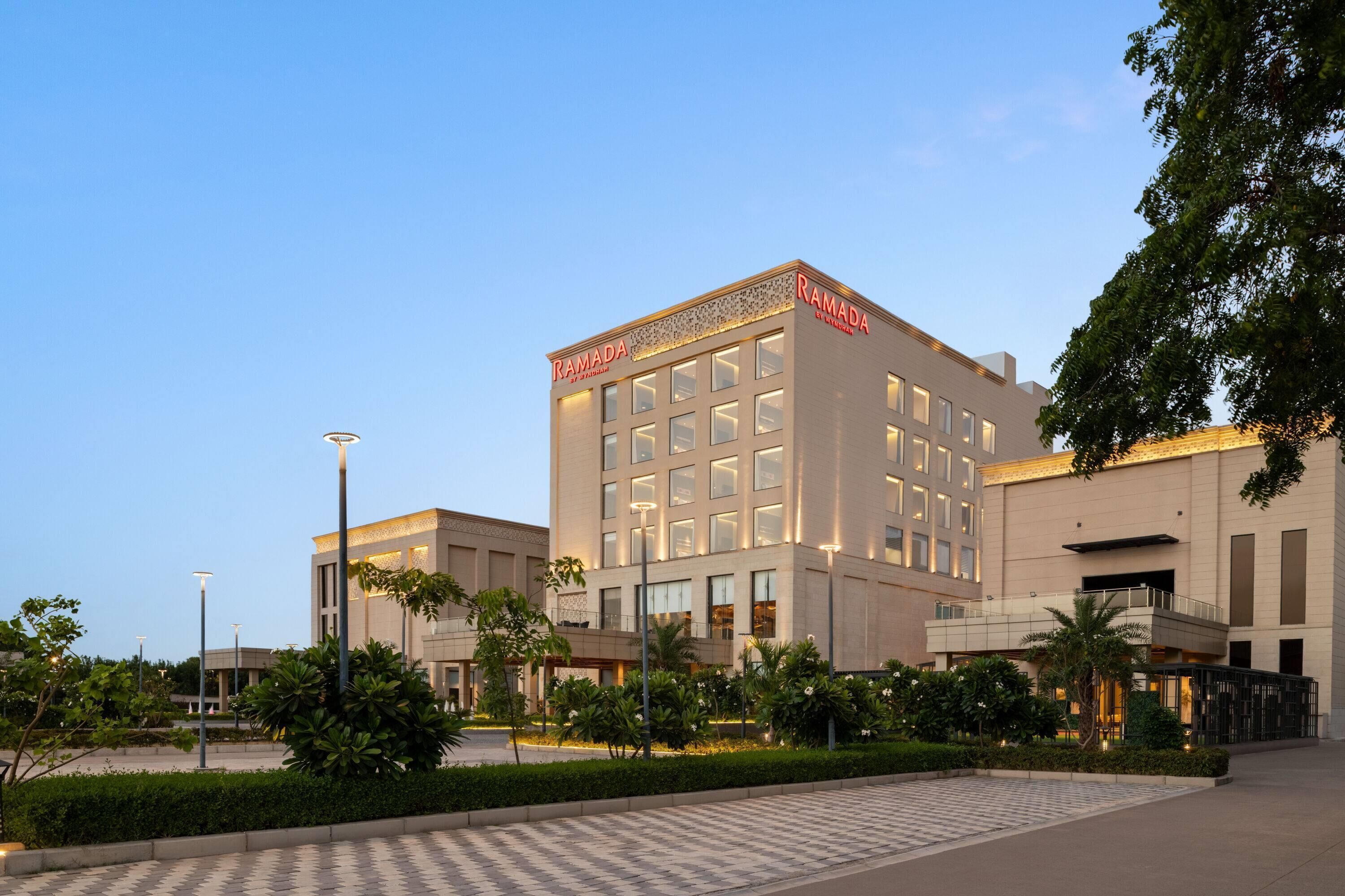 المنشأة من الخارج