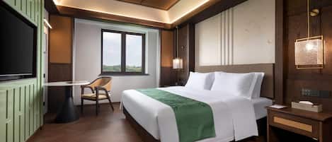 Executive Suite, 1 King Bed, Non Smoking, Garden View