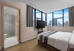 Room, 1 King Bed, Non Smoking (Select) - Days Inn by Wyndham Zhuhai Qinglv Road (Zhuhai)