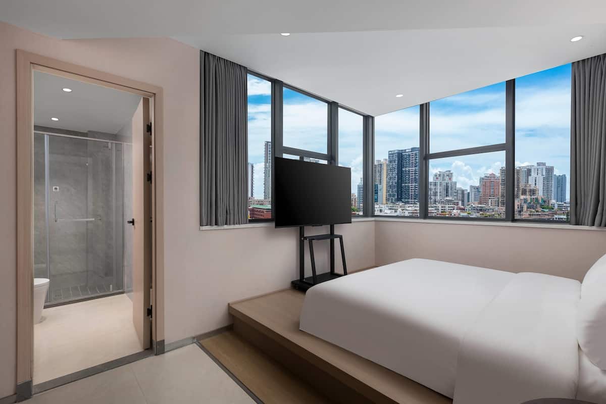 Room, 1 King Bed, Non Smoking (Tatami)