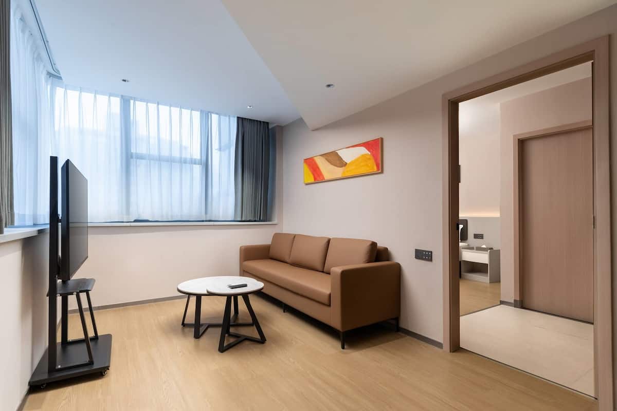 Luxury Suite, 1 King Bed, Non Smoking