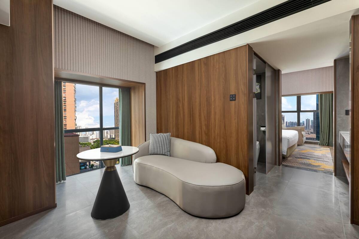 Executive Suite, 1 King Bed, Non Smoking | Bathroom