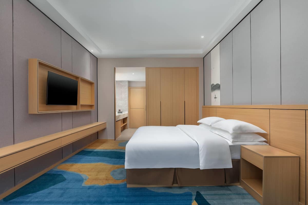 Deluxe Room, 1 King Bed, Non Smoking