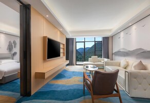 Deluxe Suite, 1 King Bed, Non Smoking