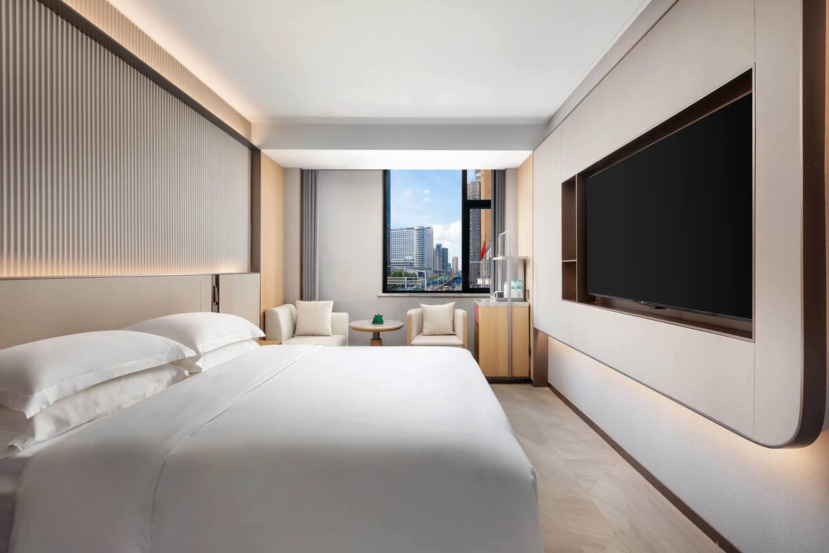 Deluxe Room, 1 King Bed, Non Smoking