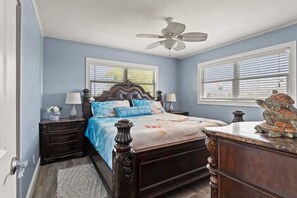 4 bedrooms, free WiFi, bed sheets - The Gulf Breeze - Direct Access To Gulf | 10% off (Hernando Beach)