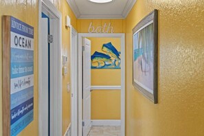 Interior - The Gulf Breeze - Direct Access To Gulf | 10% off (Hernando Beach)