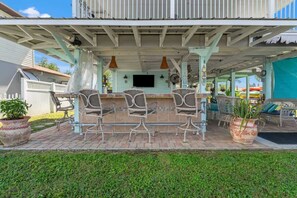 Bar (on property) - The Gulf Breeze - Direct Access To Gulf | 10% off (Hernando Beach)