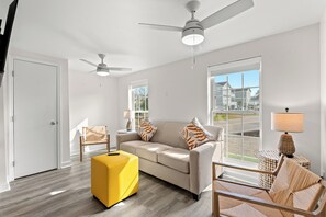 Living area - Treehouse Lounge - RR Beach Club (North Myrtle Beach)
