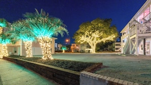 Exterior - Treehouse Lounge - RR Beach Club (North Myrtle Beach)