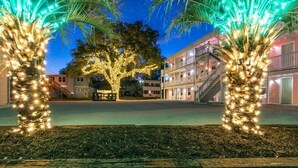 Exterior - Treehouse Lounge - RR Beach Club (North Myrtle Beach)