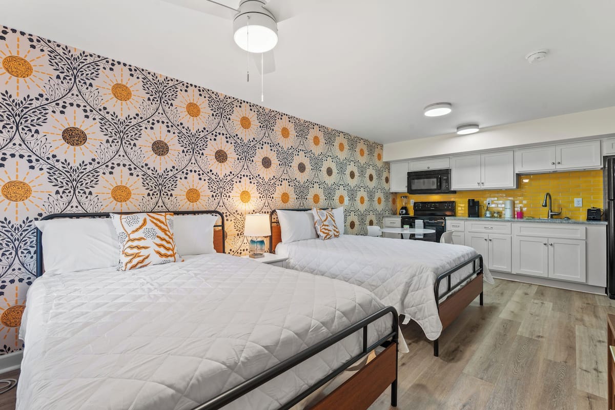 Studio, 2 dobbeltsenger, kjæledyr tillatt | Strykejern/-brett og wi-fi (inkludert)