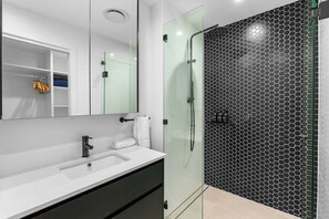 Regadera y secadora de cabello 