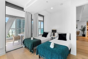 2 bedrooms, iron/ironing board, travel cot, WiFi - The Azure - Spacious 2BR Jewel Beachfront Apartment with Parking, Pool, Gym & Balcony Views (Surfers Paradise)